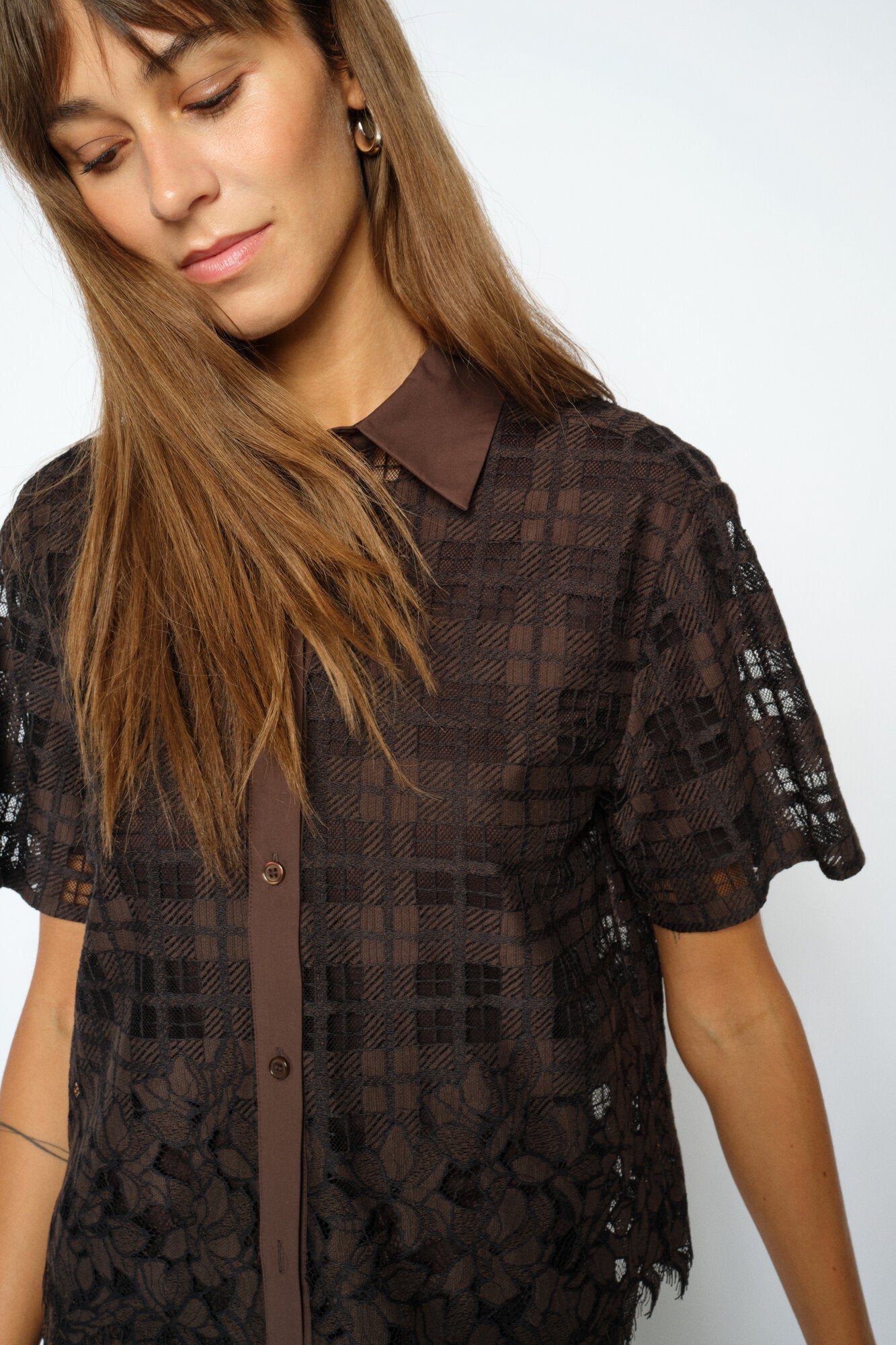Lia Checko Lace kortærmet skjorte - Delicioso